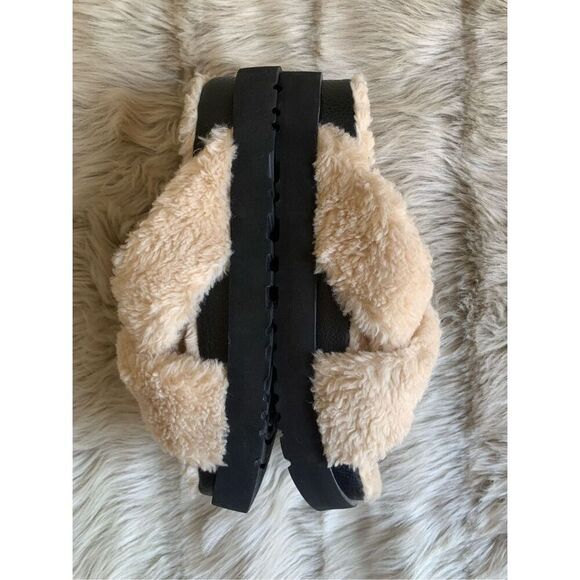 UGG Fuzz Sugar Slide Sandal in Natural / Black Size US 9 - Picture 6 of 11